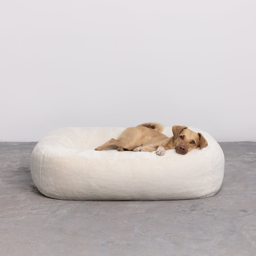 Aesthetic MiaCara Pebble Dog Bed - Faux Fur - Off-White